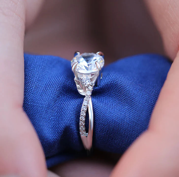 Stylish Women's Zircon Ring for Engagement and Proposal