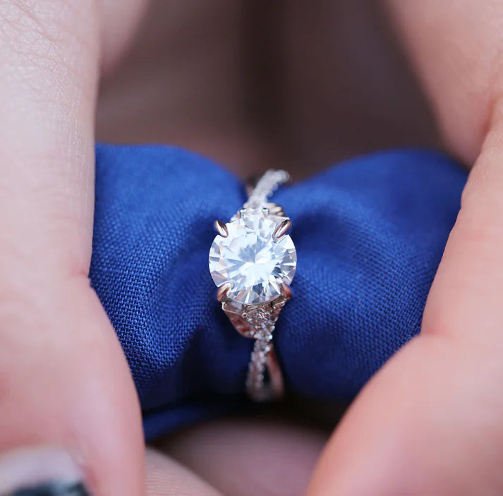 Stylish Women's Zircon Ring for Engagement and Proposal